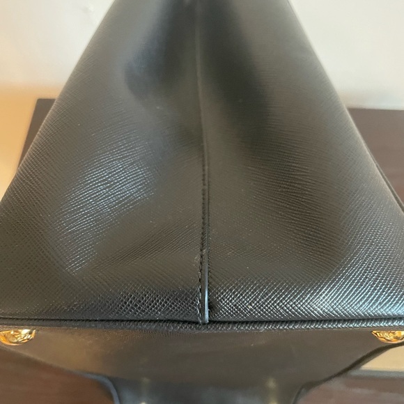 PRADA Saffiano Lux Tote in Black, size Large. - Picture 9 of 9